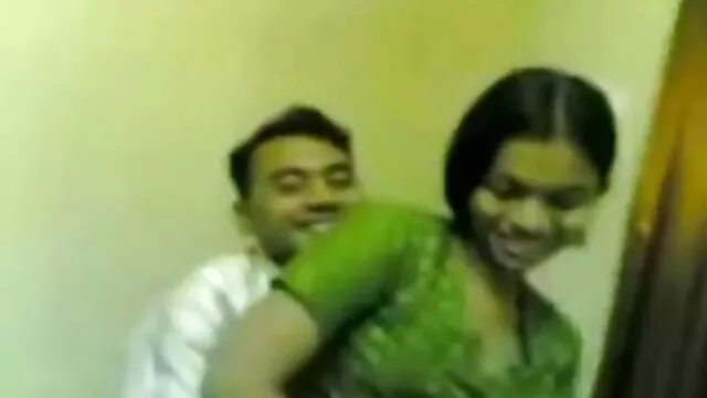 Tình dục không đăng ký  Mẹ busty, một người đàn ông trẻ tuổi và anh ta phim sex nhật bản gái xinh