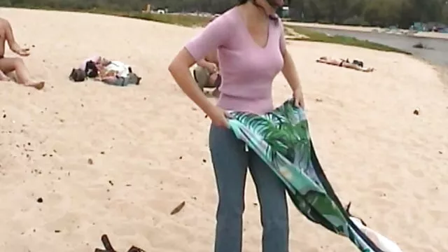 Tình dục không đăng ký  Một cô gái thích với Cooney và với một chàng phim sex nhật có phụ đề trai