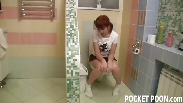 Tình dục không đăng ký  Hai người đồi trụy tình buộc một chàng trai trong một chiếc ghế phụ khoa tình với anh ta khai thác, đánh bại anh ta với bàn tay và chân, sau đó lắp một cái phễu vào mình và đổ một bồn chứa đầy vàng mưa phim sex siêu nhân nhật bản trên mông của mình.
